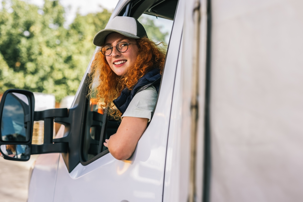 Truck refinance experts at Easy Finance helping a woman truck driver secure low rates for her commercial vehicle